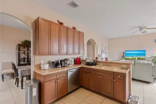 8968 NW 180th Terrace, Hialeah, FL 33018 - Photo 7