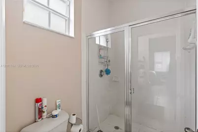 8968 NW 180th Ter, Hialeah, FL 33018 - Photo 21
