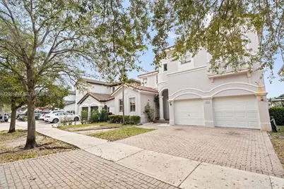 8968 NW 180th Ter, Hialeah, FL 33018 - Photo 3