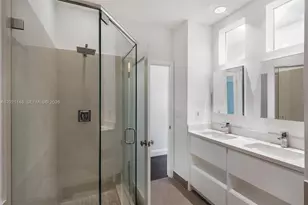 325 Meridian Ave, Miami Beach, FL 33139 - Photo 13