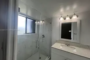 15405 N Miami Lakeway N, Miami Lakes, FL 33014 - Photo 13