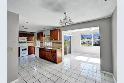 8550 NW 27th Pl #8550, Sunrise, FL 33322 - Photo 7