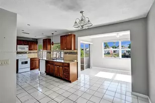 8550 NW 27th Pl, Sunrise, FL 33322 - Photo 7