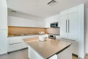 88 SW 7th St, Miami, FL 33130 - Photo 3