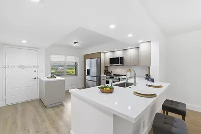 300 SW 130th Ter #110B, Pembroke Pines, FL 33027 - Photo 3