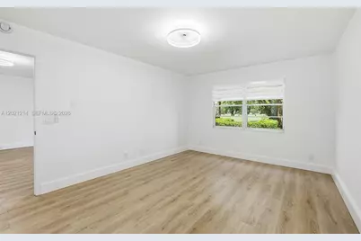 300 SW 130th Ter #110B, Pembroke Pines, FL 33027 - Photo 11