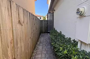 15400 SW 173rd St, Miami, FL 33187 - Photo 3