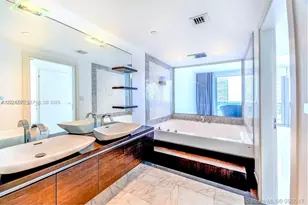 200 Biscayne Blvd Way, Miami, FL 33131 - Photo 11