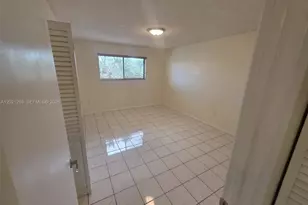 5560 W 21st Ct, Hialeah, FL 33016 - Photo 23