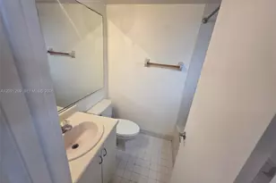 5560 W 21st Ct, Hialeah, FL 33016 - Photo 25