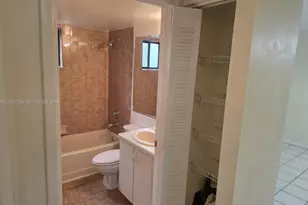 5560 W 21st Ct, Hialeah, FL 33016 - Photo 21