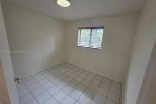 5560 W 21st Ct, Hialeah, FL 33016 - Photo 27