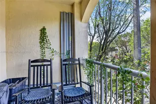 120 Jacaranda Country Club Dr, Plantation, FL 33324 - Photo 19