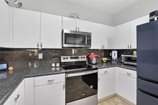 120 Jacaranda Country Club Dr, Plantation, FL 33324 - Photo 15