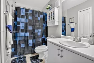 120 Jacaranda Country Club Dr, Plantation, FL 33324 - Photo 33
