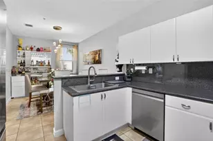120 Jacaranda Country Club Dr, Plantation, FL 33324 - Photo 17