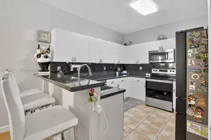 120 Jacaranda Country Club Dr, Plantation, FL 33324 - Photo 13