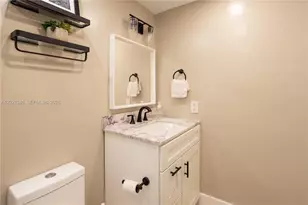 14333 Memorial Hwy, Miami, FL 33161 - Photo 11