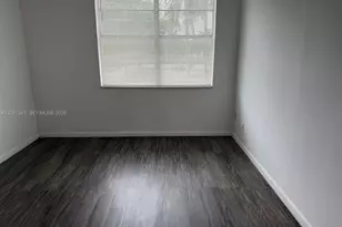 492 NW 165th St Rd, Miami, FL 33169 - Photo 5
