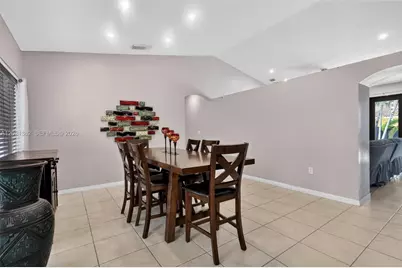 8892 NW 167th St, Miami Lakes, FL 33018 - Photo 11