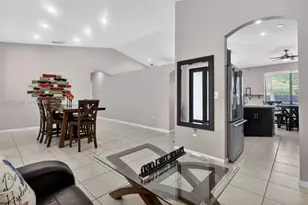8892 NW 167th St, Miami Lakes, FL 33018 - Photo 15