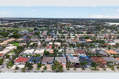 8892 NW 167th St, Miami Lakes, FL 33018 - Photo 71