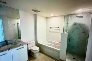500 Brickell Ave, Miami, FL 33131 - Photo 3
