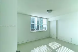 31 SE 5th St, Miami, FL 33131 - Photo 7