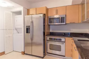 31 SE 5th St, Miami, FL 33131 - Photo 5