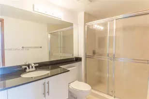 31 SE 5th St, Miami, FL 33131 - Photo 11