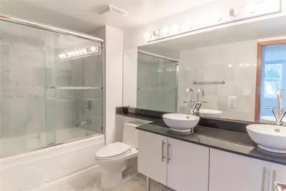 31 SE 5th St #1208, Miami, FL 33131 - Photo 7