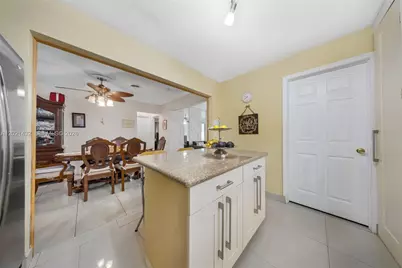 304 SW 68th Ave, Pembroke Pines, FL 33023 - Photo 13