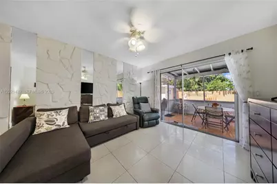 304 SW 68th Ave, Pembroke Pines, FL 33023 - Photo 15