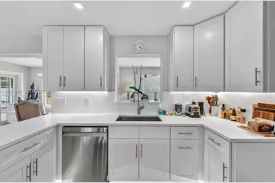 164 NE 30th St, Wilton Manors, FL 33334 - Photo 23