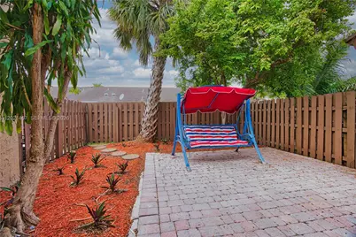 8015 SW 21st Ct, Davie, FL 33324 - Photo 3
