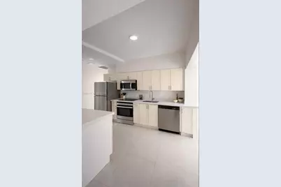 7707 Hawthorne Ave, Miami Beach, FL 33141 - Photo 3