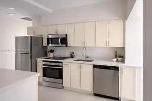 7707 Hawthorne Ave, Miami Beach, FL 33141 - Photo 3