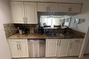 1717 N Bayshore Dr, Miami, FL 33132 - Photo 21