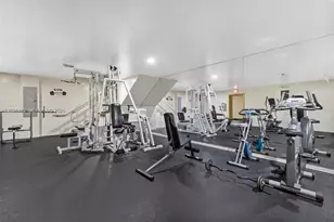8860 Fontainebleau Blvd, Miami, FL 33172 - Photo 19
