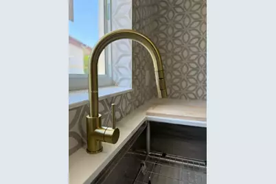 840 NW 67th St, Miami, FL 33150 - Photo 27