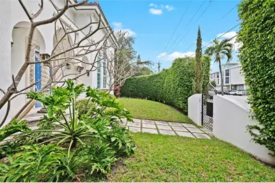 2501 Pine Tree Dr, Miami Beach, FL 33140 - Photo 47