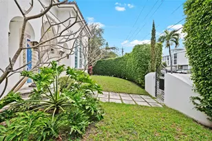 2501 Pine Tree Dr, Miami Beach, FL 33140 - Photo 47