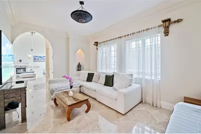 2501 Pine Tree Dr, Miami Beach, FL 33140 - Photo 9