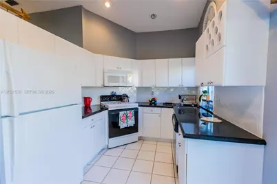 1327 Seagrape Cir, Weston, FL 33326 - Photo 13