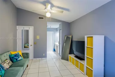 1327 Seagrape Cir, Weston, FL 33326 - Photo 21