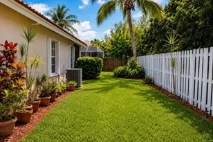1327 Seagrape Cir, Weston, FL 33326 - Photo 5