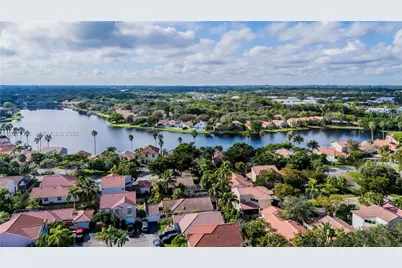 1327 Seagrape Cir, Weston, FL 33326 - Photo 35