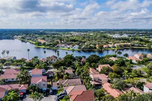 1327 Seagrape Cir, Weston, FL 33326 - Photo 35