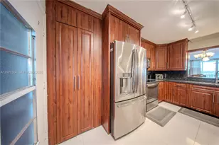 1660 NE 191st St, Miami, FL 33179 - Photo 3