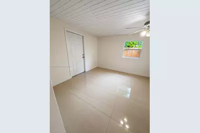 1120 E 6th Ct, Hialeah, FL 33010 - Photo 17